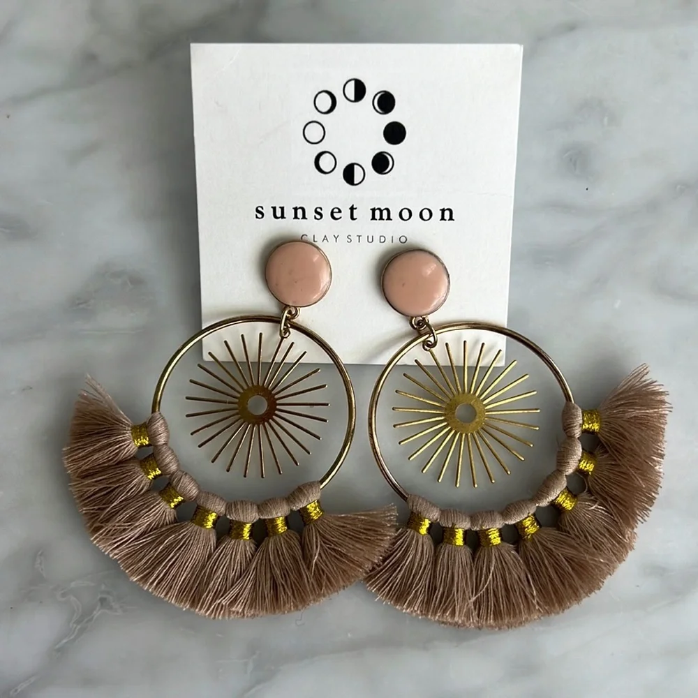 🌼HANDMADE🌼 Bohemian Sunburst Tassel Earrings, Buff and Tan